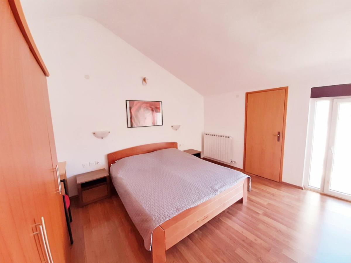 Apartments Izabela Muzic-Fornaric ツレス エクステリア 写真
