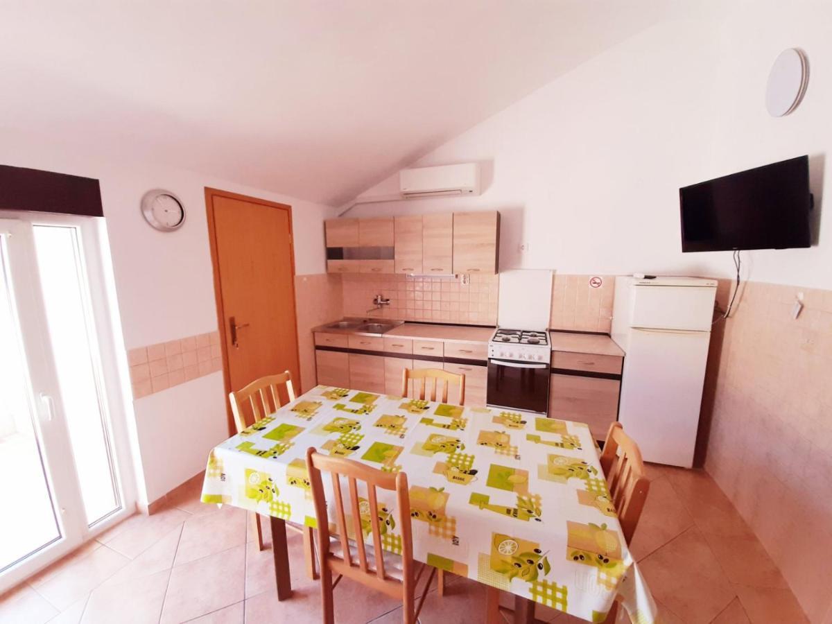 Apartments Izabela Muzic-Fornaric ツレス エクステリア 写真