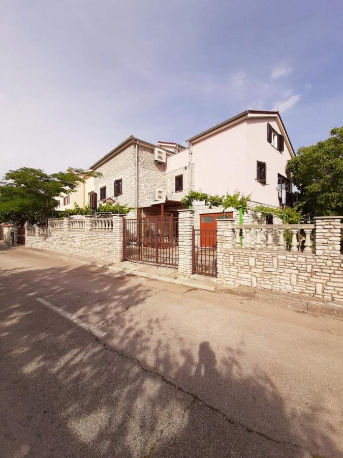 Apartments Izabela Muzic-Fornaric ツレス エクステリア 写真