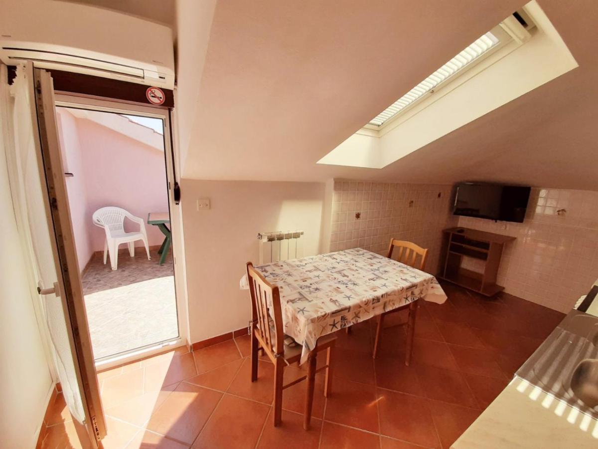 Apartments Izabela Muzic-Fornaric ツレス エクステリア 写真